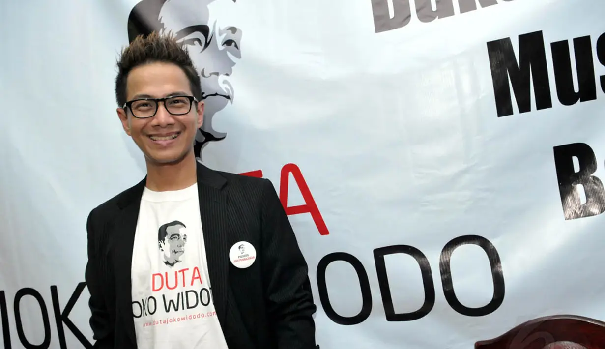 Penyanyi Delon Thamrin saat ditemui di kawasan Menteng, Jakarta Pusat. (31/5/2014) (Liputan6.com/Panji Diksana)
