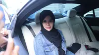 Nikita Mirzani banyak dipuji cantik saat mengenakan hijab. (Nurwahyunan/Bintang.com)