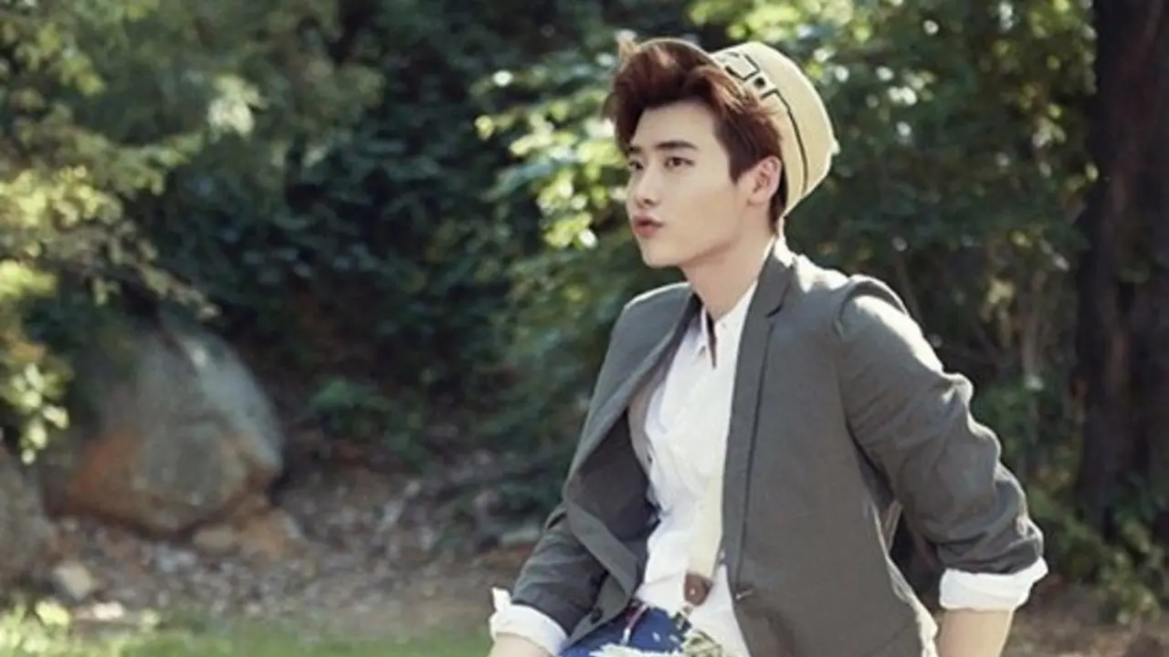 Lee Jong Suk Lebih Pilih Wanita Pintar