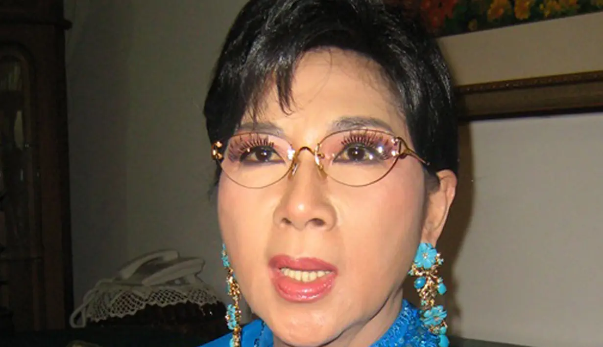 Titiek Puspa pernah menderita kanker rahim yang mulai aktif menggerogoti tubuhnya sekitar akhir tahun 2009. Kini ia telah dinyatakan sembuh setelah berobat ke Singapura (Istimewa)