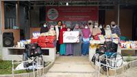 Mitsubishi Motors Indonesia menyalurkan bantuan kepada lansia di panti wreda, Tangerang, Banten