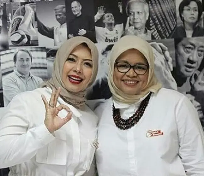 Kebersamaan istri Aneis Baswedan, Fery Farhaty dengan istri Sandiaga Uno, Nur Asia Uno. (Instagram/nurasiauno)