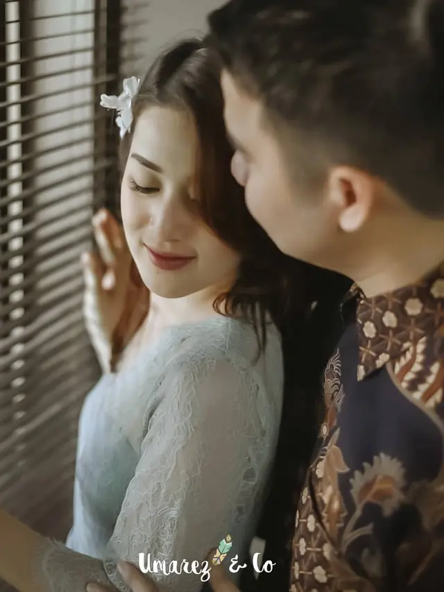 6 Potret Lamaran Handika Pratama dan Rosiana Dewi, Romantis