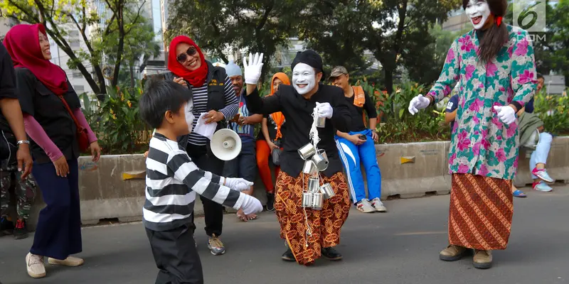 Aksi Pantomim Lindungi Anak dari Susu Kental Manis