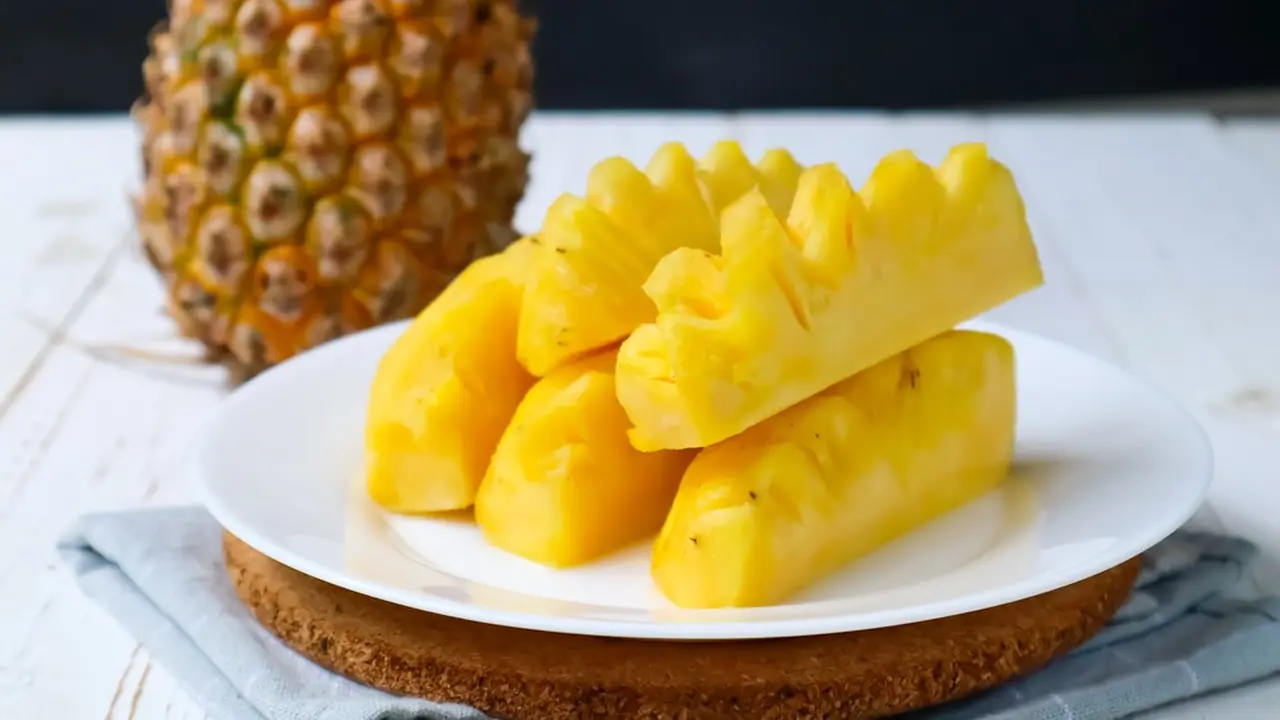 buah nanas kupas