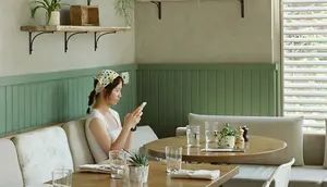 7 Ciri Orang yang Betah Makan Sendirian di Restoran Menurut Psikologi, Bukan Berarti Kesepian