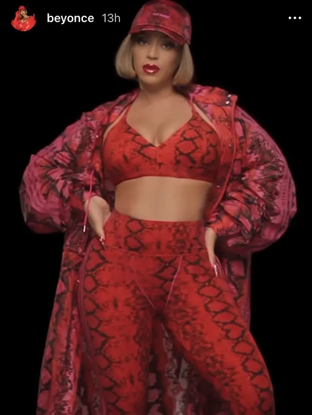 Gaya Beyonce Berambut Bob dengan Outfit Merah Membara/dok. (@weareivypark)