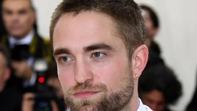 Beredar berita hoax yang menyatakan jika Robert Pattinson adalah gay. (AFP/Bintang.com)