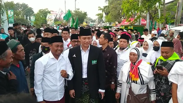AHY saat menghadiri Harlah 1 abad NU di Sidoarjo (Dian Kurniawan/Liputan6.com)