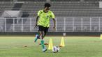 Pemandangan menarik terlihat pada pemusatan latihan Timnas Indonesia U-19 jelang Piala AFF 2022 di Stadion Madya, Jakarta. (Bola.com/M Iqbal Ichsan)