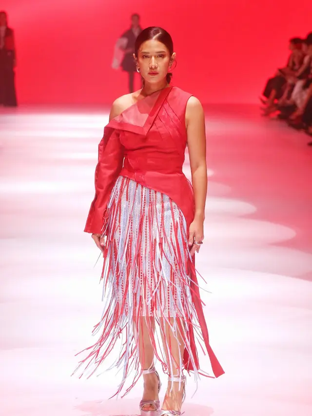 Dian Sastrowardoyo di Ajang JFW 2025. [Adrian/Fimela]