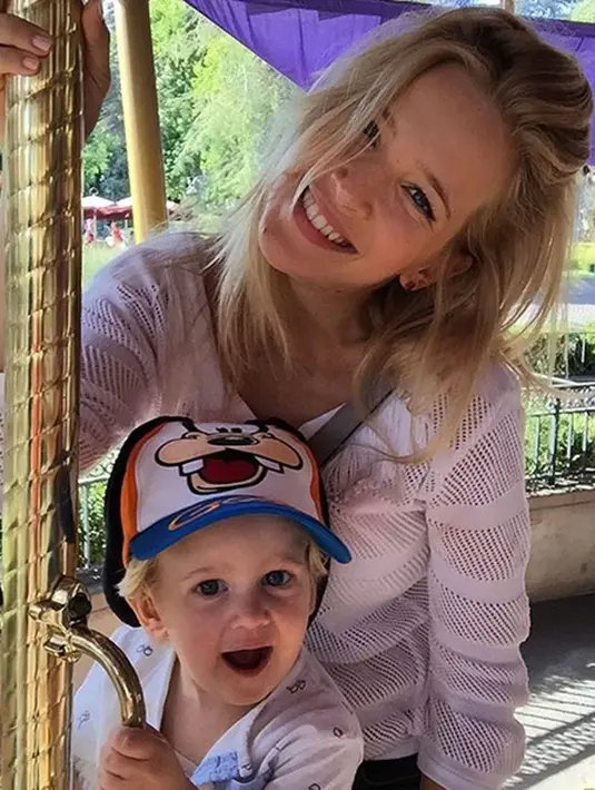 Dalam tulisannya itu Buble dan Luisana menuliskan bahwa saat ini Noah sedang menjalani pengobatan intensif di rumah sakit di US. Mereka sangat fokus memperhatikan kesembuhan Noah. (Instagram/michaelbuble)