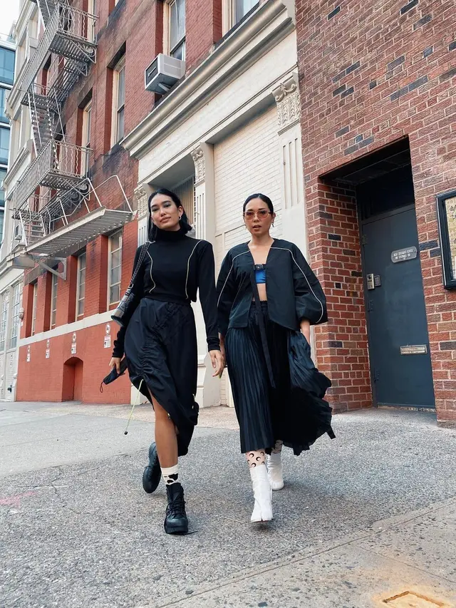 Gaya 10 Artis Tanah Air di New York Fashion Week, Memesona