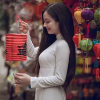 ilustrasi perempuan merayakan imlek/Photo by Tuan Kiet Jr. from Pexels