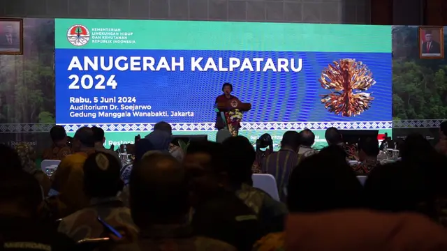 Menteri Lingkungan Hidup dan Kehutanan Siti Nurbaya