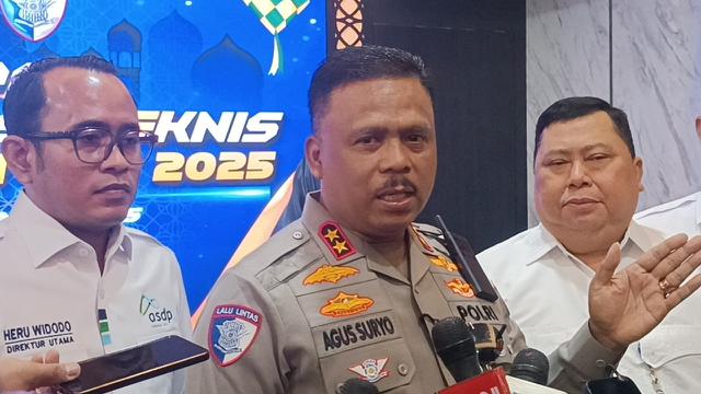 Kakorlantas Polri Irjen Agus Suryonugroho usai rapat koordinasi Operasi Ketupat 2025 di Gedung NTMC Jakarta, Kamis (6/3/2025).