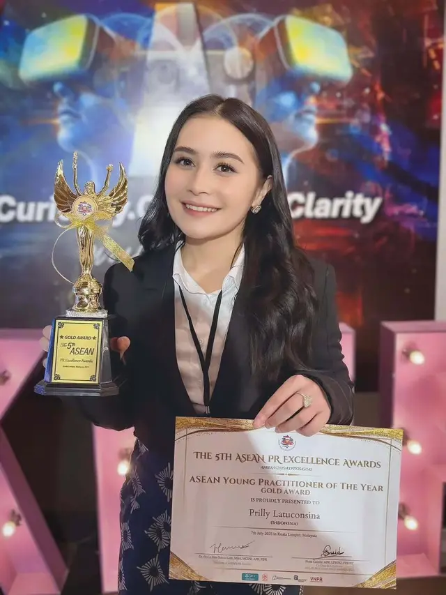 Gaya Stylish dan Modern Prilly Latuconsina Pakai Wastra, Raih Penghargaan Se-ASEAN yang Bikin Bangga!