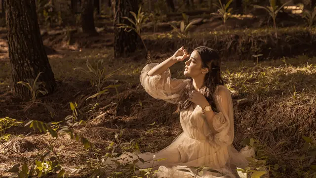 5 Potret Keanggunan Amanda Rawles dengan Koleksi Terbaru Lanccelot