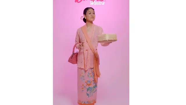6 Gaya Andien Jadi Barbie dengan Balutan Kain Nusantara, Curi Perhatian