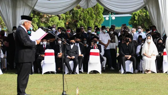 Prosesi pemakaman Hermanto Dardak di TMP Kalibata (https://www.instagram.com/p/ChgzmM3vDKB/)
