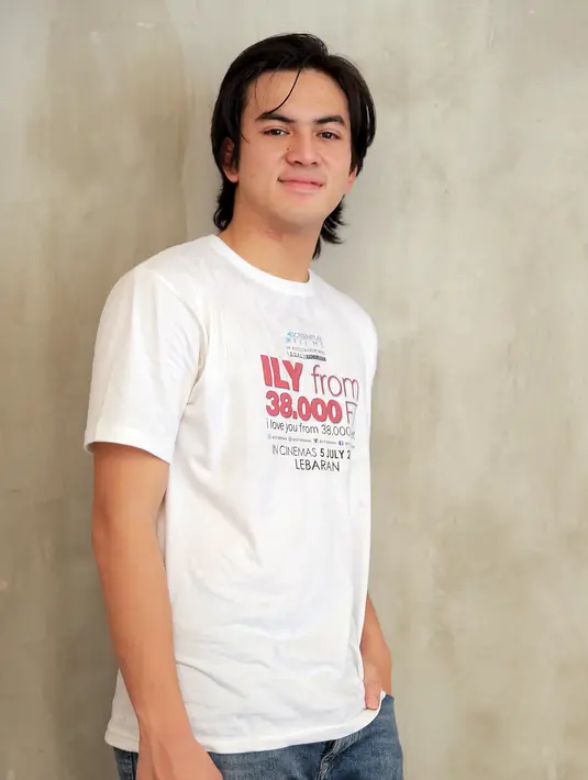 "Itu biadab banget, terkutuk banget. Gak ngerti lagi sama orang-orang kayak gitu, gak menghargai wnita. Itu orang kayakk gak punya ibu ngelakuin hal gitu," ucap Rizky Nazar. (Adrian Putra/Bintang.com)