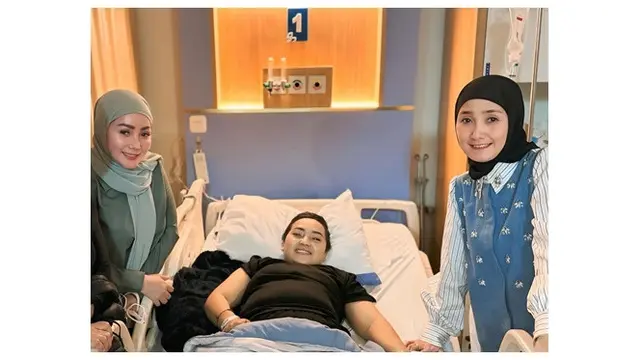 Mpok Alpa Meninggal Dunia, Ini 6 Potret Kegiatan Terakhirnya yang Penuh Haru