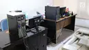 Sejumlah komputer terlihat di salah satu ruangan di kantor Lembaga Bantuan Hukum (LBH) Pers di kawasan Kalibata, Jakarta Selatan, Jumat (27/7). LBH Pers saat ini tengah dilanda persoalan pendanaan. (Liputan6.com/Immanuel Antonius)