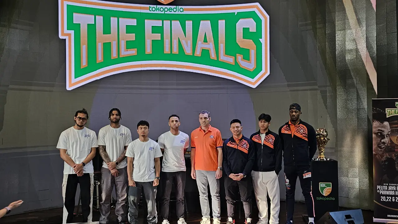 Pemain Pelita Jaya dan Prawira Bandung bersiap hadapi IBL Finals 2023