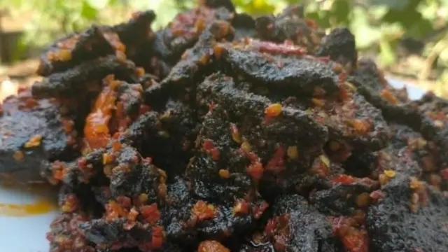 Dendeng pucuak ubi/ dendeng daun singkong. ( Dok Jaga Desa)