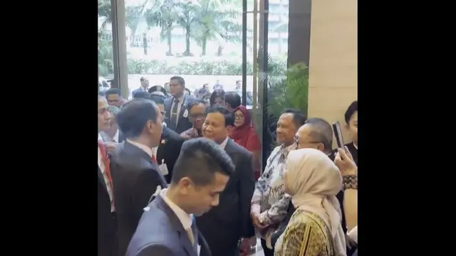 Presiden Jokowi bertemu dengan sejumlah menteri Indonesia Kabinet Maju termasuk Menteri Pertahanan Prabowo Subianto di Malaysia saat kunjungan kerja. (Foto: tangkapan layar/Twitter @Dahnilanzar)