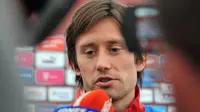 Tomas Rosicky mengumumkan pensiun dari dunia sepak bola pada usia 37 tahun. (AFP/Guillaume Souvant)