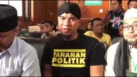 Pengacara Ahmad Dhani, Aldwin Rahardian keberatan kliennya ditahan di Rutan Medaeng, Surabaya.