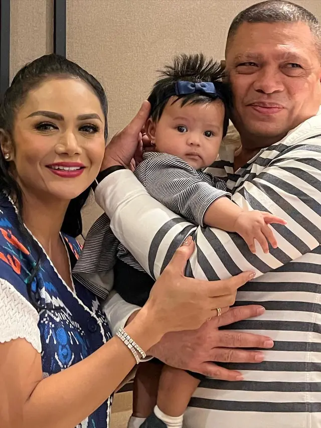 Baby Ameena dan Raul Lemos