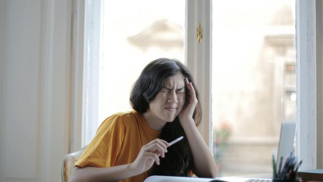 7 Cara Sederhana Mengatasi Migrain Tanpa Perlu Minum Obat