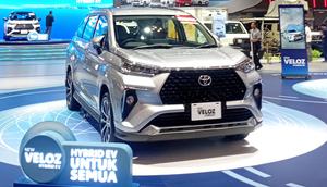 Tampak Toyota New Veloz Hybrid di GJAW 2025 (Liputan6.com/Azkal Azkia)