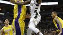 Pebasket Milwaukee Bucks, Brook Lopez, berusaha memasukan bola pada laga NBA di Bradley Center, Minggu (12/11/2017). Bucks menang 98-90 atas LA Lakers. (AP/Darren Hauck)