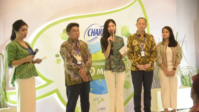 Putu Ayu Saraswati dalam peluncuran pembalut wanita Charm Herbal Ansept+ Bio dengan Bio Material 2 di Jakarta, Juni 2022. (Foto: Dok. Charm)
