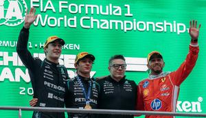 Lewis Hamilton sukses menaiki podium pada Formula 1 (F1) GP China. (Dok. X/Formula 1)