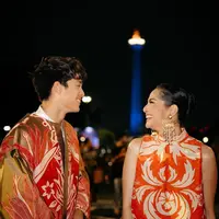 Memperingati Hari Batik Nasional, Kementerian Pariwisata dan Ekonomi Kreatif (Kemenparekraf) menggelar acara bertajuk "Istana Berbatik" pada Minggu (1/10/2023) malam. Berikut penampilan anak Maudy Koesnaedi yang mencuri perhatian warganet. [Instagram/maudykoesnaedi]