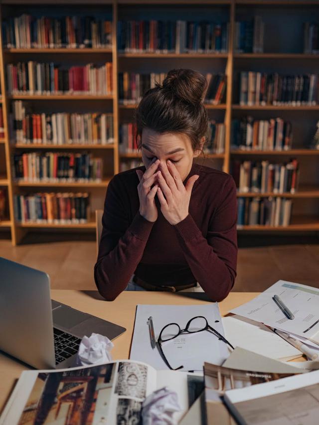 Long-term Effects of Reading in the Dark