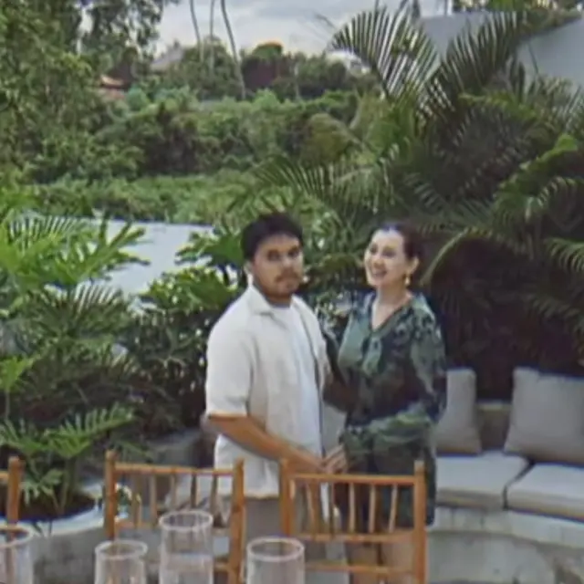 Aaliyah Massaid saat rayakan anniversary pernikahan di Bali. [@thariqhalilintar]