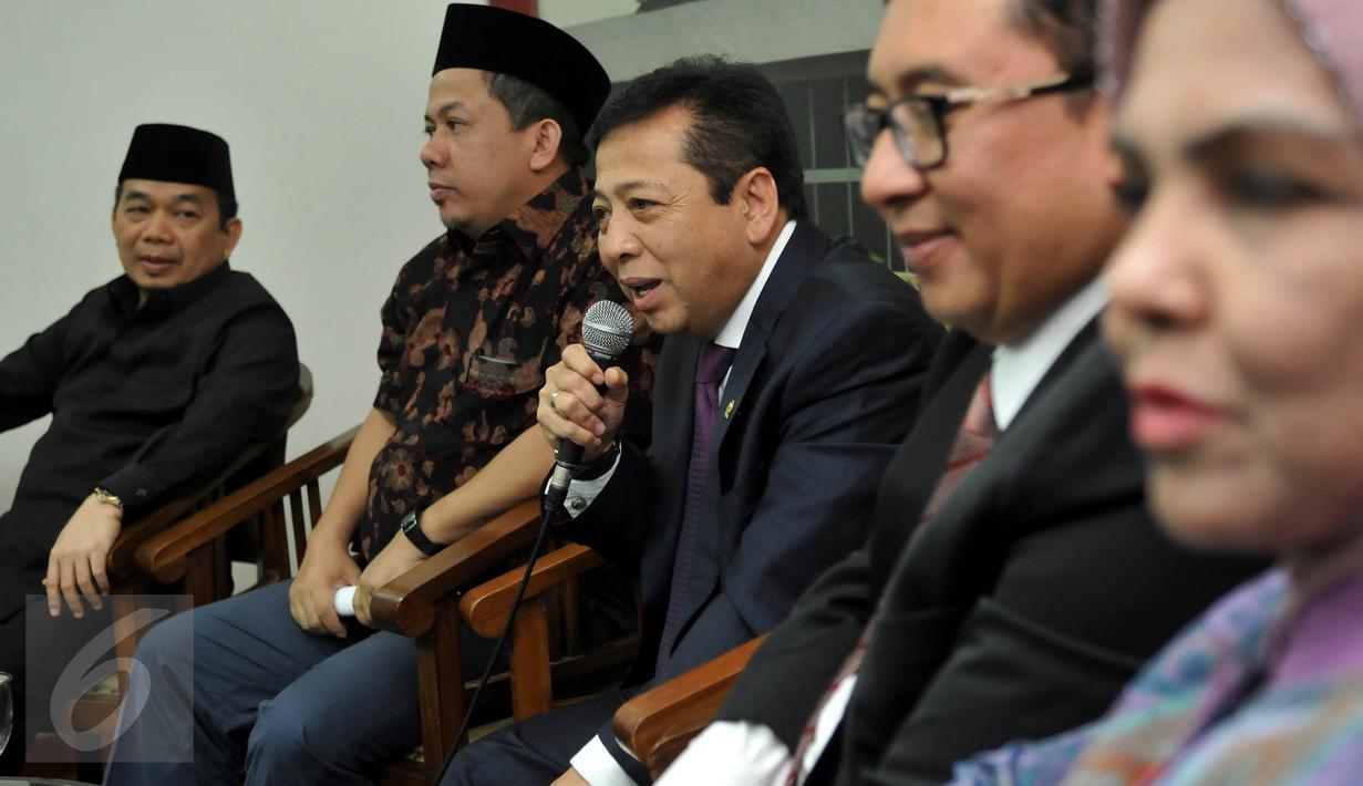 (Ki-ka) Ketua F-PKS Jazuli Juwaini, Ketua Timwas Haji DPR Fahri Hamzah, Ketua DPR Setya Novanto dan Wakil Ketua DPR Fadli Zon saat jumpa pers usai kunjungan kerja ke Arab Saudi dalam rangka pelaksanaan haji, Jakarta, Rabu (30/9).(Liputan6.com/Johan Tallo)