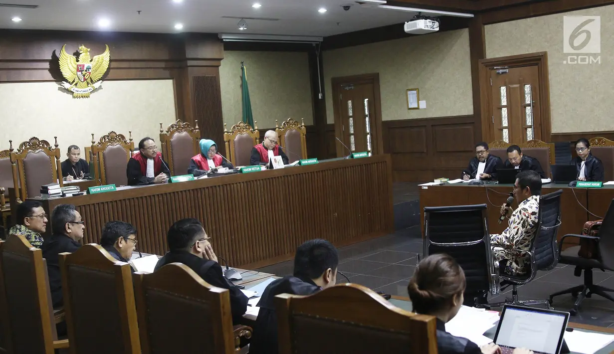 Suasana sidang peninjauan kembali (PK) terpidana kasus suap kuota pembelian gula impor di Perum Bulog untuk terpidana Irman Gusman di Pengadilan Tipikor, Jakarta, Rabu (31/10). Liputan6.com/Herman Zakharia)