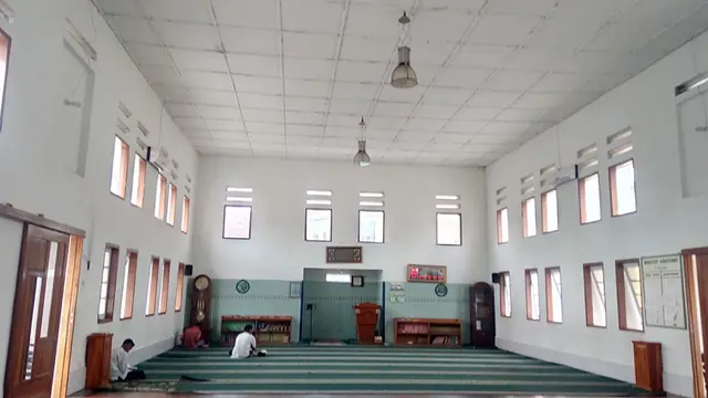 Masjid Asy-Syuro, Masjid Bergaya Eropa dan Mirip Gereja