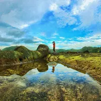 Pantai Wediombo, Gunungkidul, Yogyakarta. (ajisuro/Instagram)