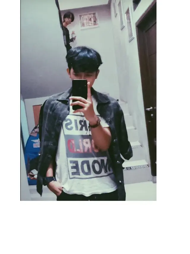 Pria Ini Minta Edit Foto Temannya Hilang, 7 Hasilnya Kocak Abis
