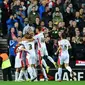 Pemain MK Dons rayakan gol ke gawang MU (CARL COURT / AFP)