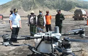Karhutla Bromo Meluas, Petugas Hadapi Medan Ekstrem hingga Alat Menipis