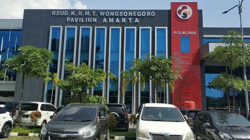 Rumah Sakit Wongsonegoro (RSWN) di Kota Semarang, hingga Minggu (6/6/2021) masih merawat sebanyak 29 pasien Covid-19 asal Kabuapten Kudus. (Foto: Liputan6.com/Felek Wahyu)