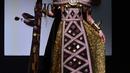 Seorang model memamerkan gaun yang terbuat dari cokelat selama Chocolate Fair di Brussels, Belgia, Kamis (21/2). Acara tersebut berlangsung pada tanggal 22 hingga 24 Februari 2019. (EMMANUEL DUNAND/AFP)